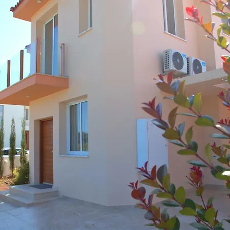 Orange Near Beach With Swimming Pool 필라
