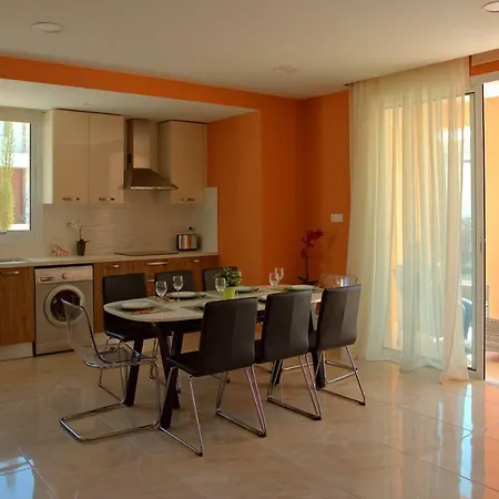 Orange Near Beach With Swimming Pool * 필라